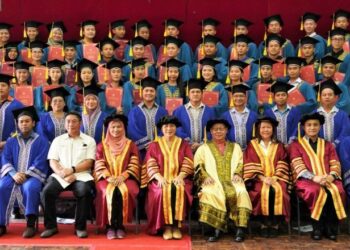 Dr Jeffrey with Lagud Seberang KPD-OISCA Youth Training Center graduates.