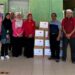 Puteri UMNO Labuan hulur 500 botol air minum kepada pelajar KML