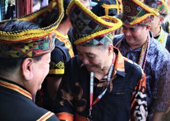Datuk Clarence minanaandak kinotombuhuzan di Hajiji doid Hamin Penampang
