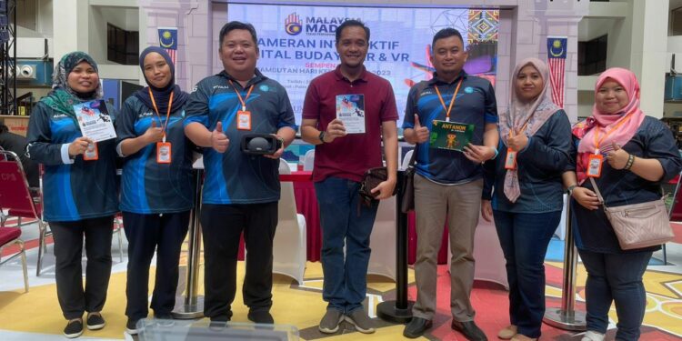 Pensyarah, penuntut UMS hasilkan Buku AR Hari Kebangsaan