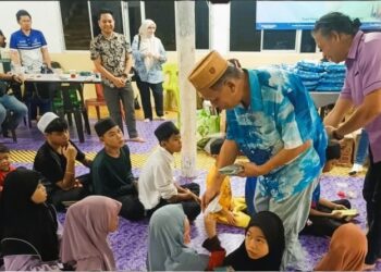 PPIB UMS hulur sumbangan Ramadan kepada anak yatim dan asnaf di Ranau