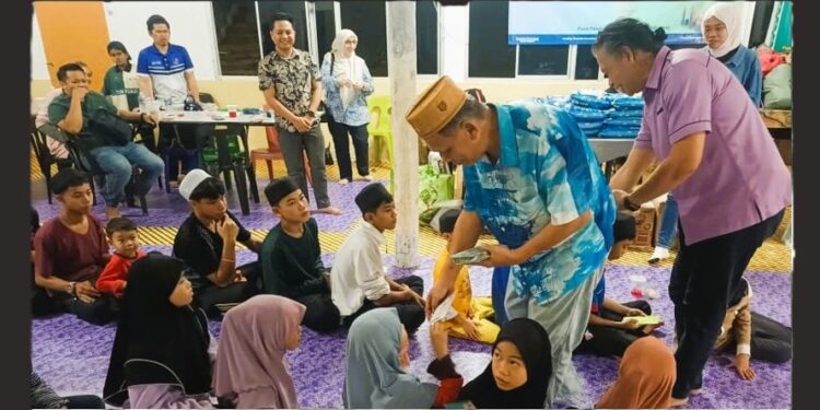 PPIB UMS hulur sumbangan Ramadan kepada anak yatim dan asnaf di Ranau